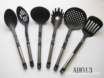 東陽市現(xiàn)代金成日用品 廠家直銷專業(yè)生產(chǎn)的尼龍廚具，品質(zhì)與實(shí)惠的完美結(jié)合